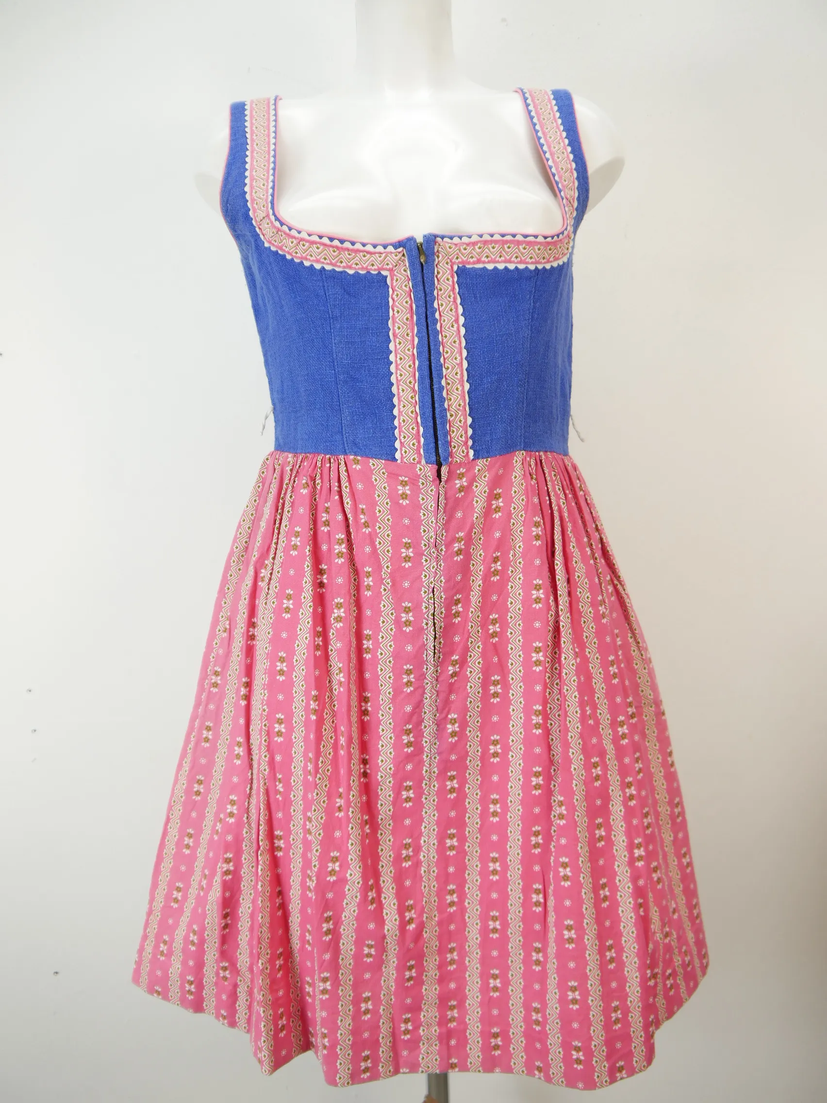 Herrlich 60er Jahre süßes Vintage mit Balkonett klasse Dirndl ohne Schürze Gr.38