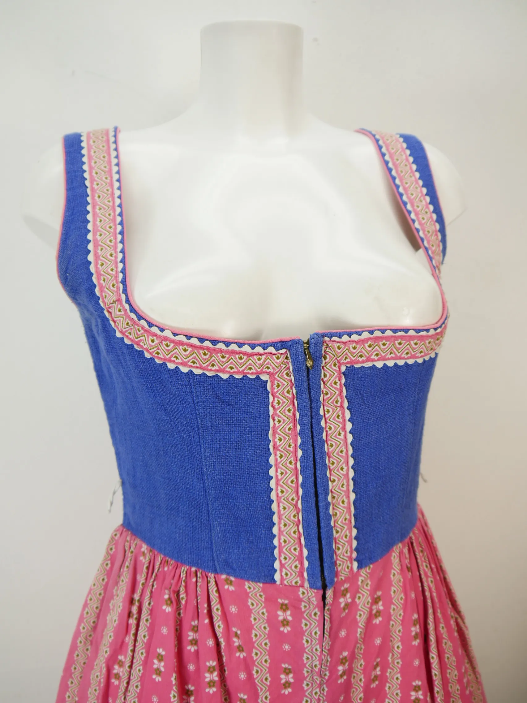 Herrlich 60er Jahre süßes Vintage mit Balkonett klasse Dirndl ohne Schürze Gr.38